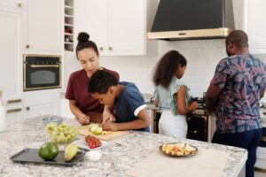 Minder stress in de keuken: praktische tips voor drukke gezinnen